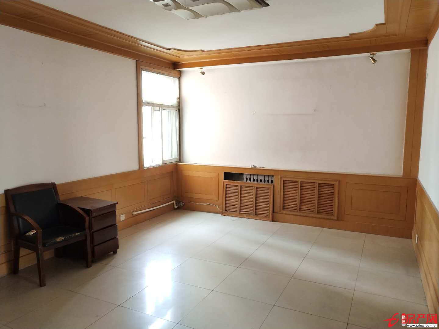 新興北區(qū) 多層五樓  三室一廳 證滿五 過(guò)戶費(fèi)低 可貸款