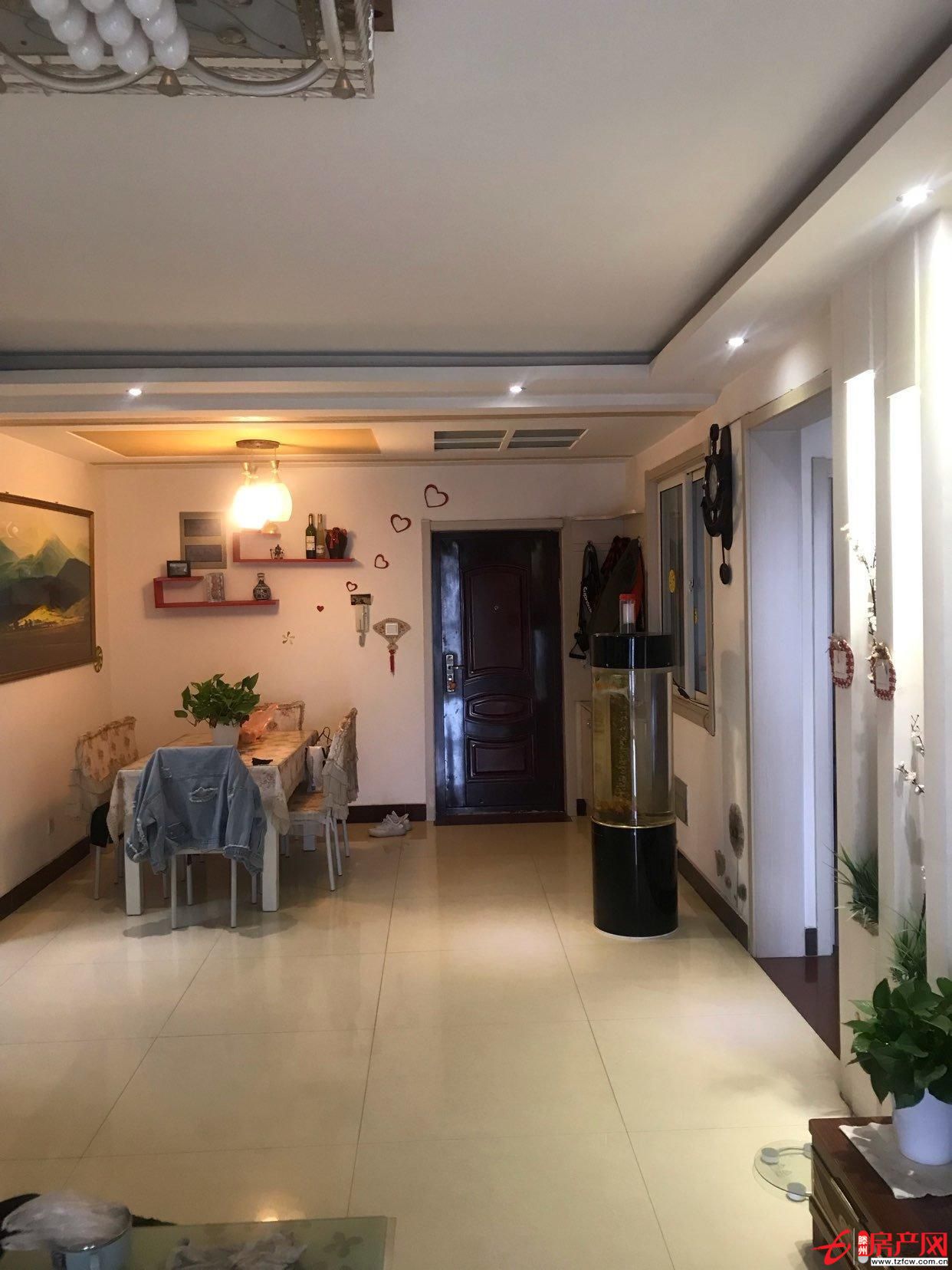 頤和園頂樓。北辛學(xué)區(qū)房小孩上學(xué)方便沒(méi)有車位和儲(chǔ)藏室。最好全款