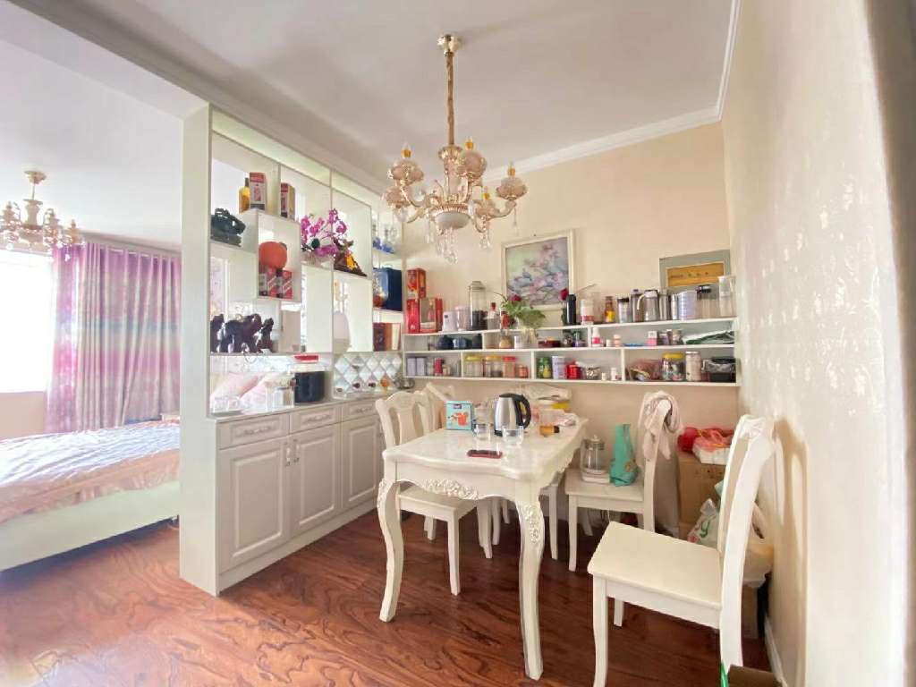 陽(yáng)光國(guó)際好樓層精裝修1室1廳戶型方正朝南采光好住宅非公寓