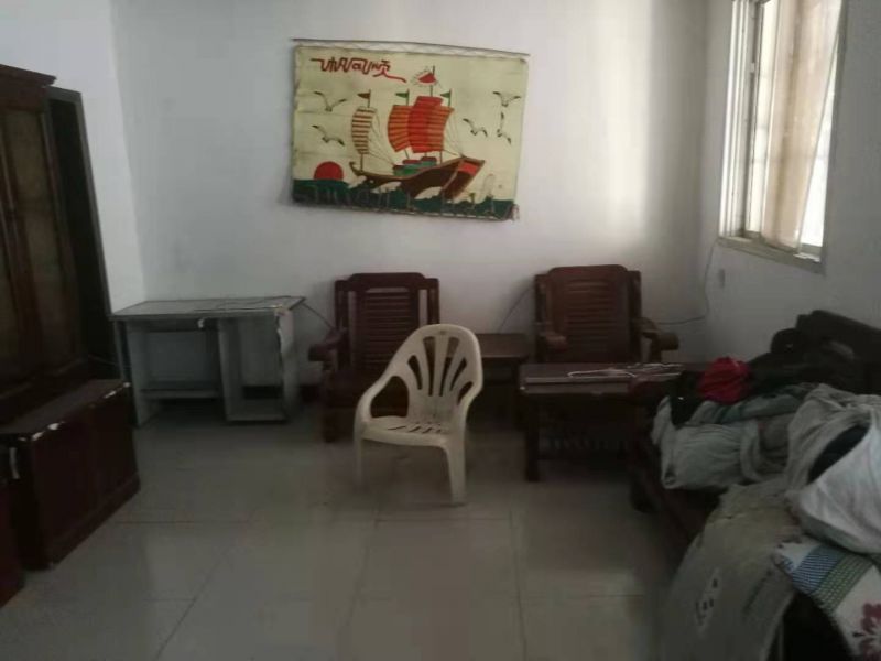 普通裝修3室1廳1衛(wèi)93m2500元/月