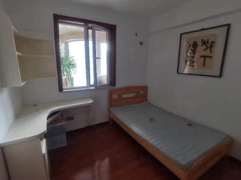 精裝修3室2廳1衛(wèi)130m22000元/月