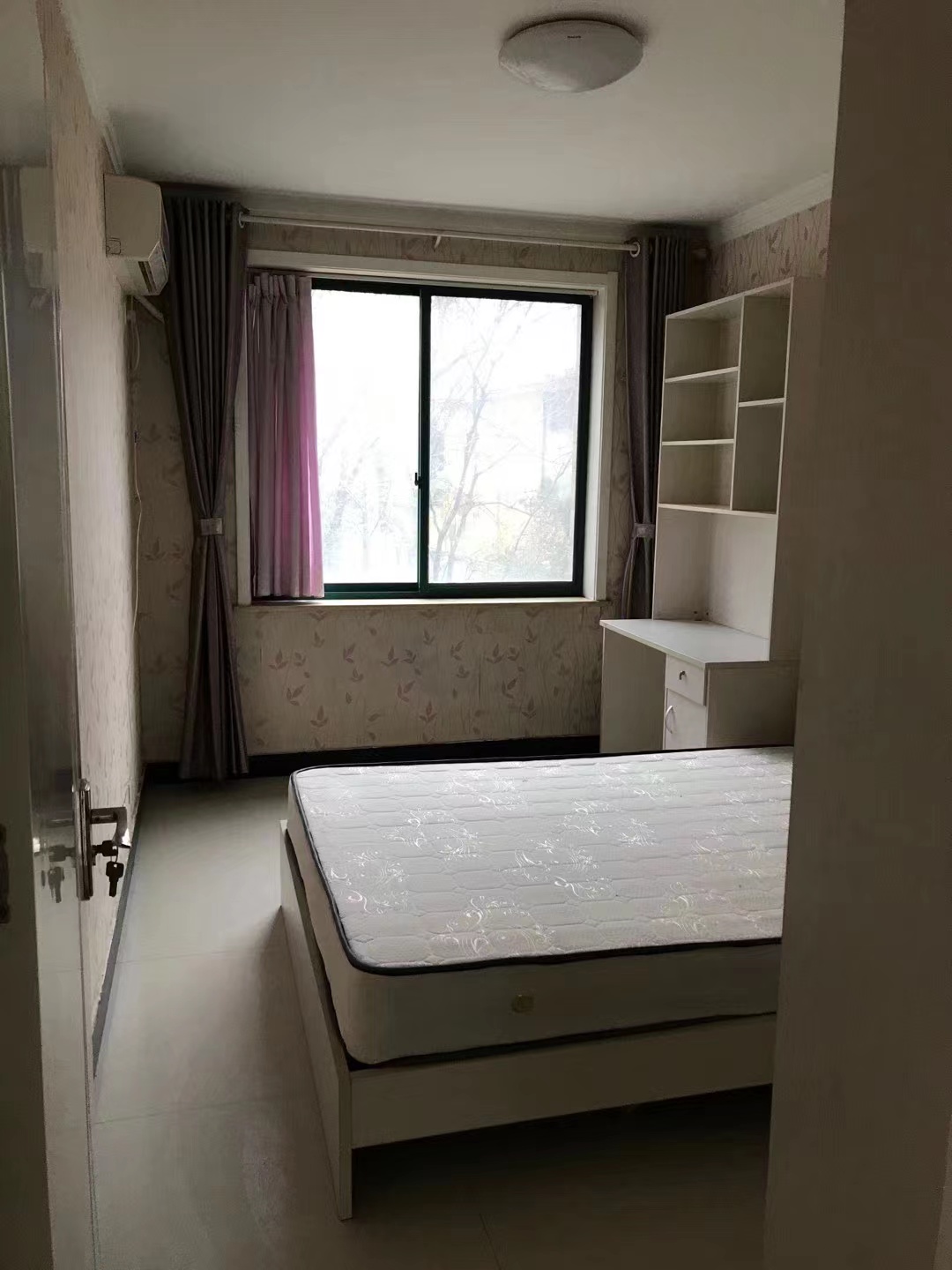 3室2廳2衛(wèi)2200元/月127m2精裝修出租