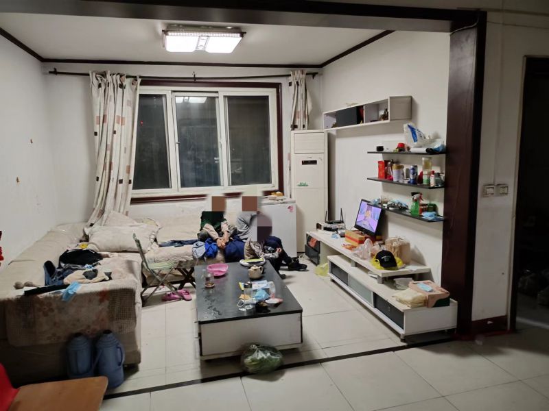 匯龍安東花園南區(qū)2007年建2室2廳滿5年可貸款送儲藏室