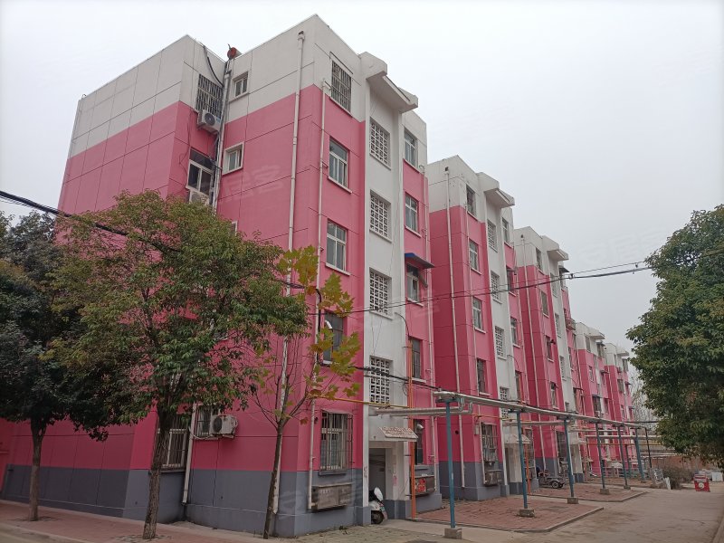 魯化生活區(qū)2室1廳僅售12.6萬，滿五送儲(chǔ)生活方便