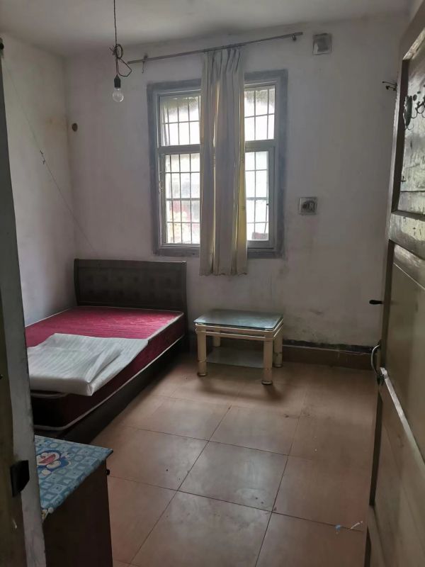 普通裝修3室2廳1衛(wèi)80m2860元/月