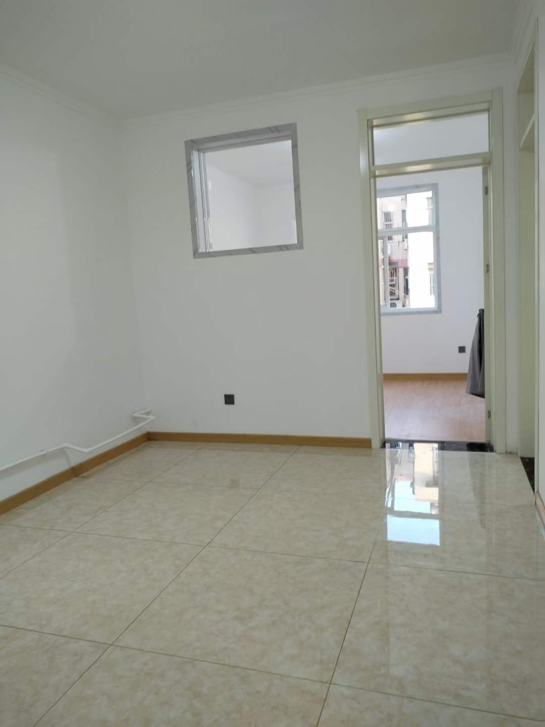 精裝修3室1廳1衛(wèi)74.5m265萬(wàn)元