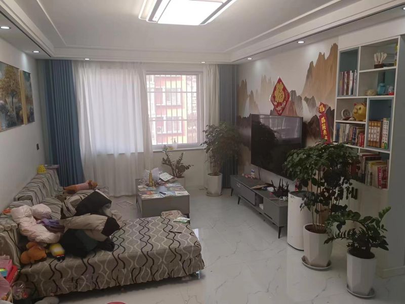 精裝修3室2廳1衛(wèi)119m2136萬(wàn)元