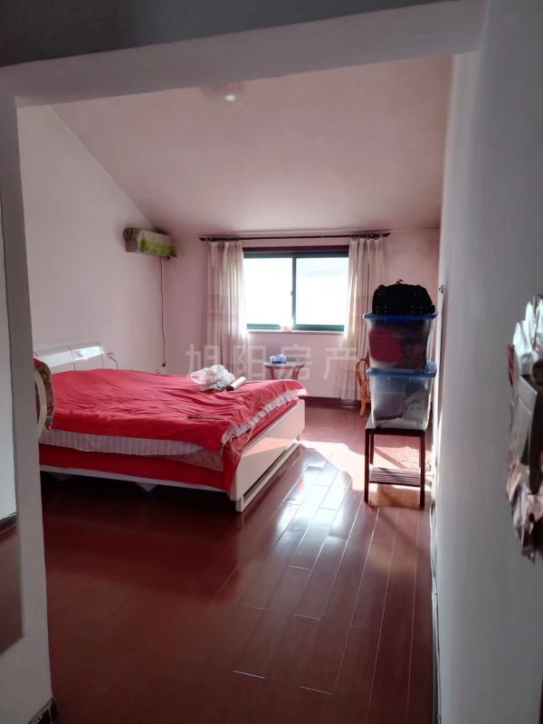 精裝修5室3廳3衛(wèi)240m2200萬元