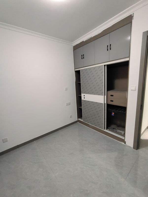 普通裝修3室2廳1衛(wèi)120m21800元/月