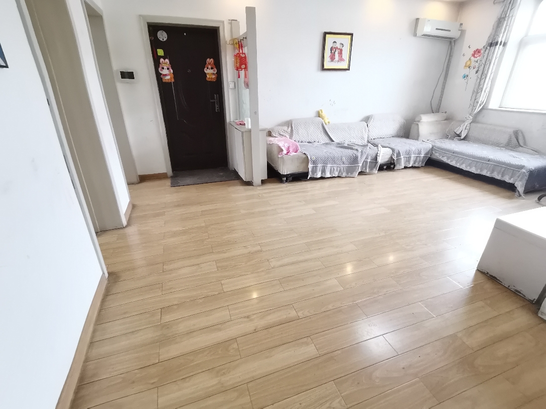 七彩陽(yáng)光城  3室2廳1衛(wèi)  108m2  119萬(wàn)元