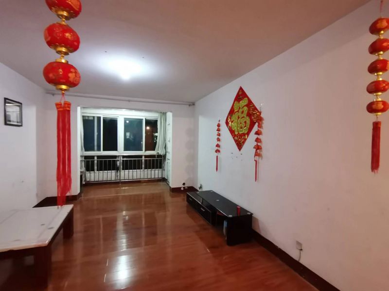 普通裝修3室2廳1衛(wèi)120m21300元/月