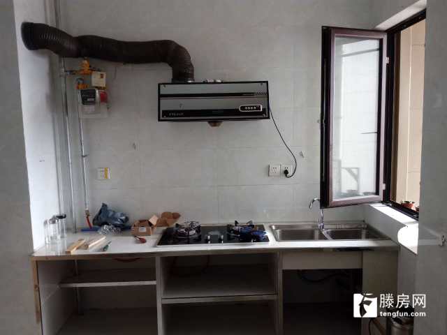 學區(qū)房，精裝修，拎包入住。