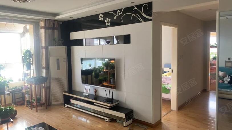 蘋果花園 4室2廳2衛(wèi)144m2176萬元