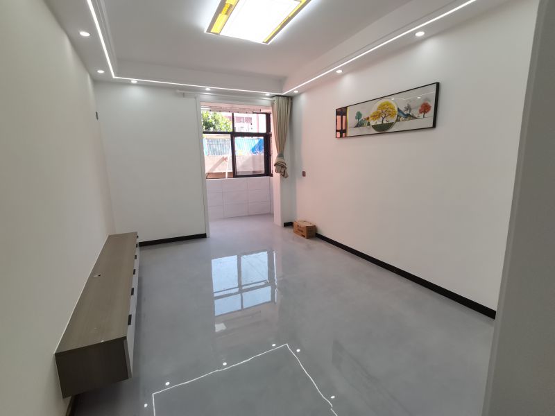 府前北區(qū)  簡裝  3室2廳1衛(wèi)80m2 67.6萬元