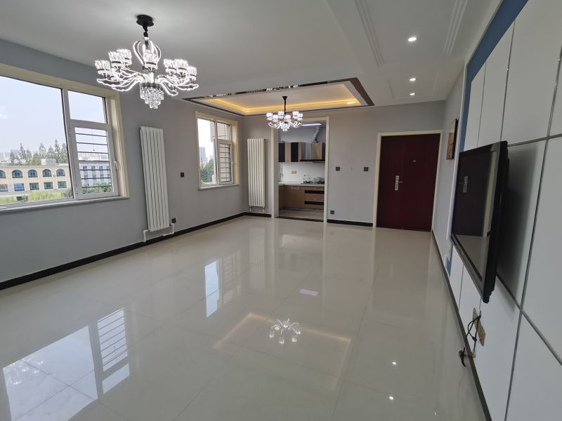 德鄰地產房源推薦！愛家豪庭 居家自住好房出售！3室2廳1衛(wèi)126萬元117m2精裝修。