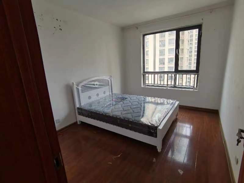 普通裝修3室2廳1衛(wèi)133m21500元/月