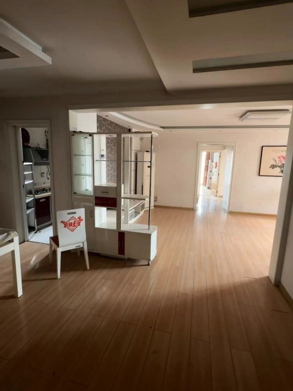 普通裝修3室2廳2衛(wèi)143m21666元/月