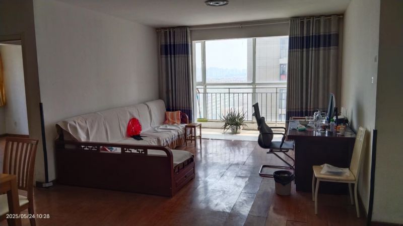 房主發(fā)布：大同天下瀚香苑房3室2廳1衛(wèi)134m2，106萬。