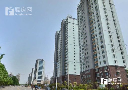 家具、空調、熱水器齊全，木地板，拎包入??！